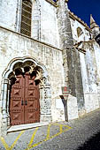 Elvas - Igreja de Nossa Senhora da Assuno, portale laterale in stile manuelino.